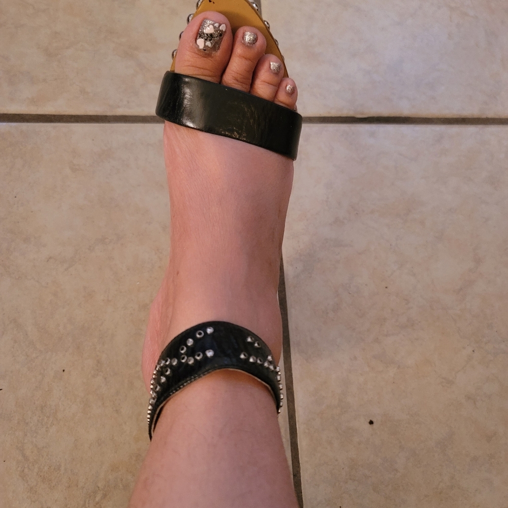 Used Size 7 heels Dollhouse 20 need a cleaning